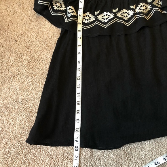 ALYA • Francesca’s Collection Top - Picture 7 of 8